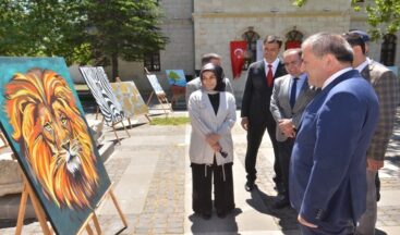 Elbistan’da 19 Mayıs Gençlik Resim Sergisi açıldı.