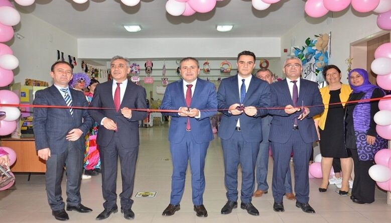 Çocuk Gelişimi Bölümü sergisi açıldı.