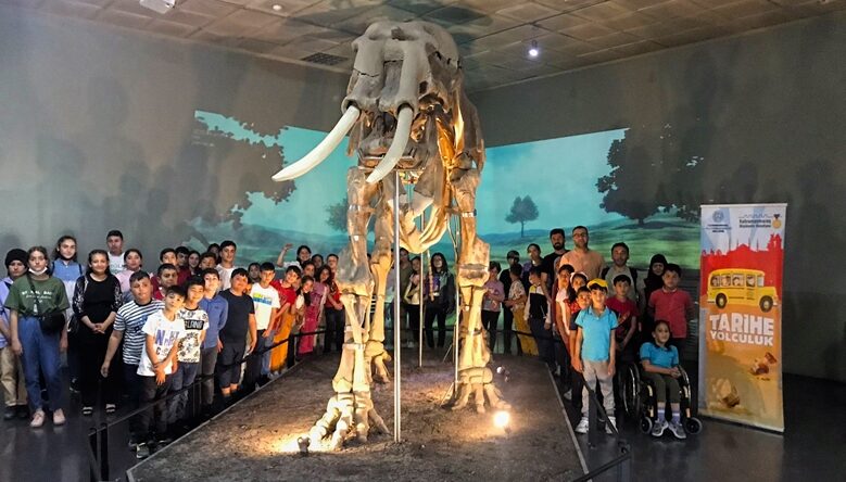 Öğrenciler Şehrin Tarihi Mekânları Ziyaret Etti.