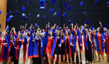 Öğrenciler Meslek Yeminlerini Ederek Mezun Oldu.