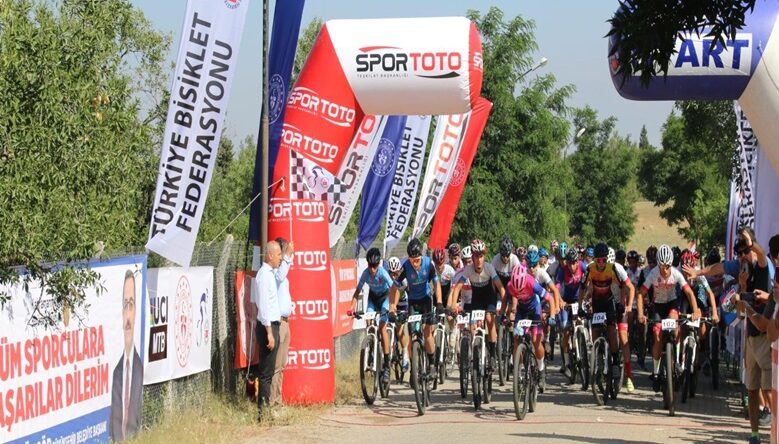 Dağ Bisikleti Yarışları Nefes Kesti.