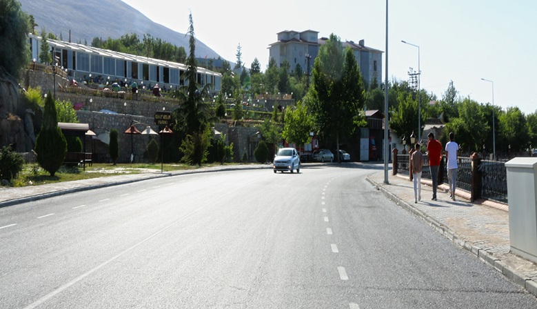 Büyükşehir’le Yenilenen Pınarbaşı Caddesi’ne Vatandaşlardan Tam Not.