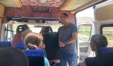 Yolcu taşıyan araçlar Sivil ekiplerce denetlendi.