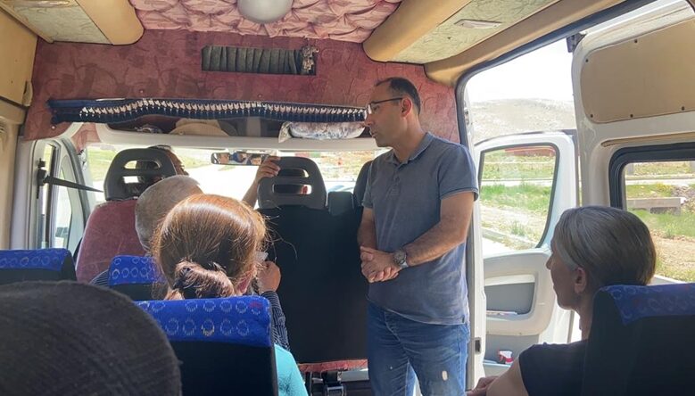 Yolcu taşıyan araçlar Sivil ekiplerce denetlendi.