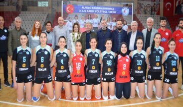 Rektör Yasım, Alpedo Kahramanmaraş Kadın Voleybol Takımını Tebrik Etti.