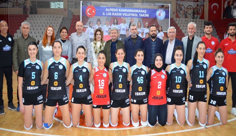 Rektör Yasım, Alpedo Kahramanmaraş Kadın Voleybol Takımını Tebrik Etti.