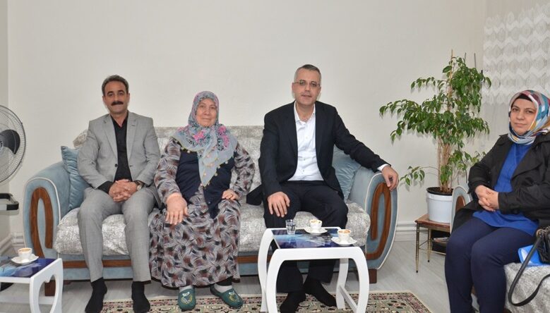 Vefa Sosyal Destek Projesi ile 175 Yaşlıya “Manevi Evlat” Desteği.