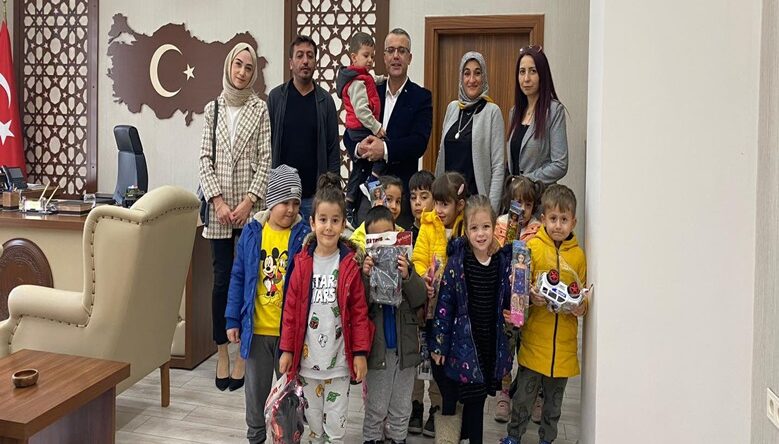 Kaymakam Hasan Hüseyin VURAL’ı Minik Eller Ziyaret Etti