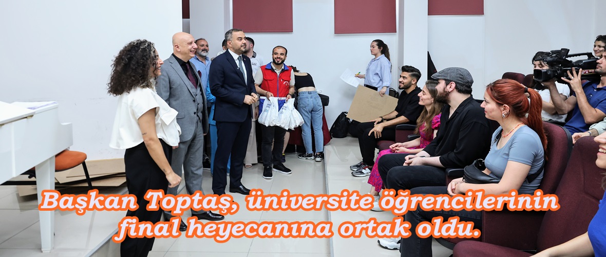 Başkan Toptaş, üniversite öğrencilerinin final heyecanına ortak oldu.