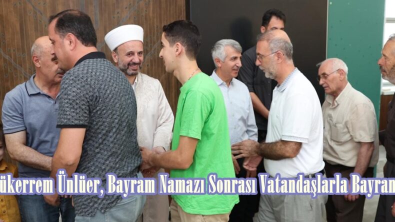 Vali Mükerrem Ünlüer, Bayram Namazı Sonrası Vatandaşlarla Bayramlaştı.