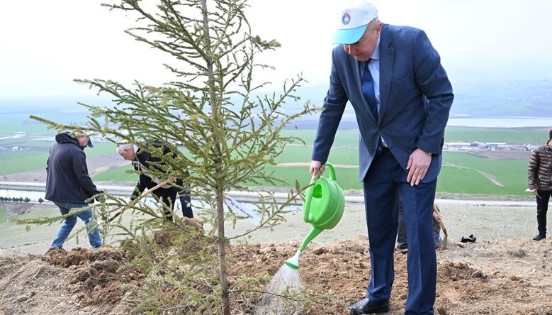 KSÜ’de Deprem Şehitleri Anısına Fidan Dikme Etkinliği Düzenlendi.
