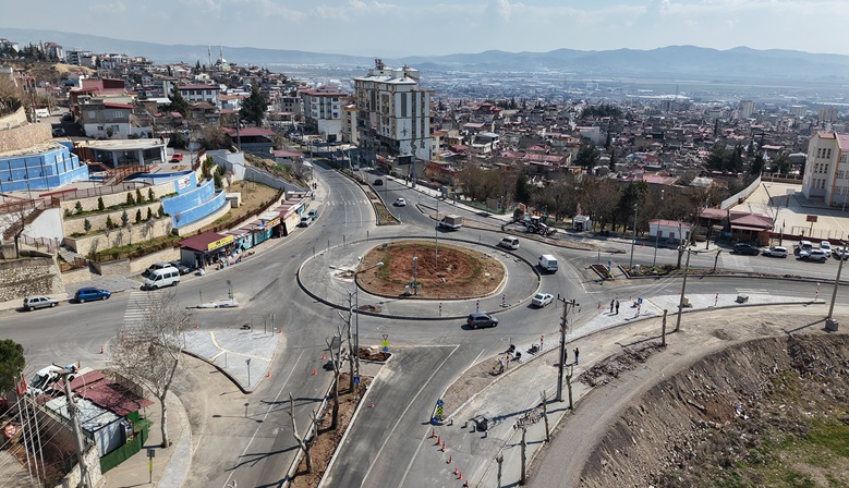 Büyükşehir, Sütçü İmam Kavşağı’ndaki Trafik Sorununu Çözüyor.
