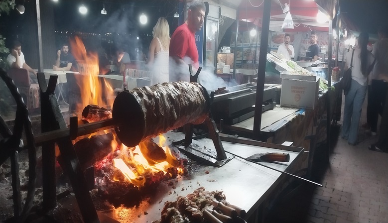 ELBİSTAN’DA FESTİVAL GÜZELLİĞİ DEVAM EDİYOR.