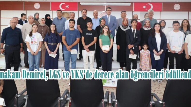 Kaymakam Demirel, LGS ve YKS’de derece alan öğrencileri ödüllendirdi.