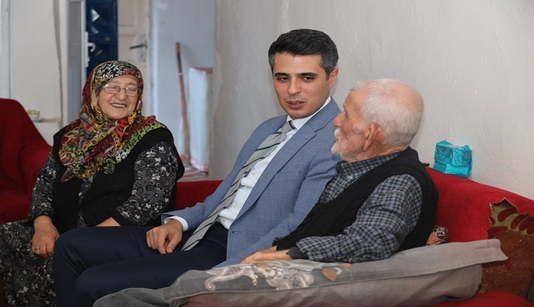 Kaymakam Demirel’den Kore Gazisine ziyaret.
