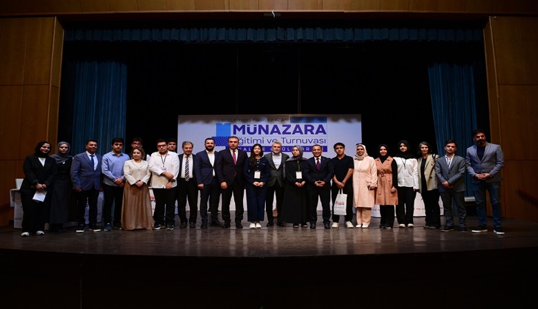 Gençlerin Sözü Geleceğe Işık Tuttu; Münazara Turnuvası Finali Nefes Kesti.