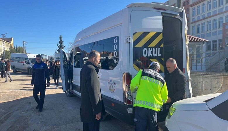 Jandarma bölgesinde 24 bin 933 araç ve sürücü kontrol edildi.