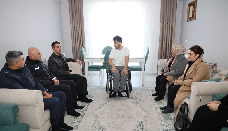 Kaymakam Demirel’den Gazi’ye ziyaret.