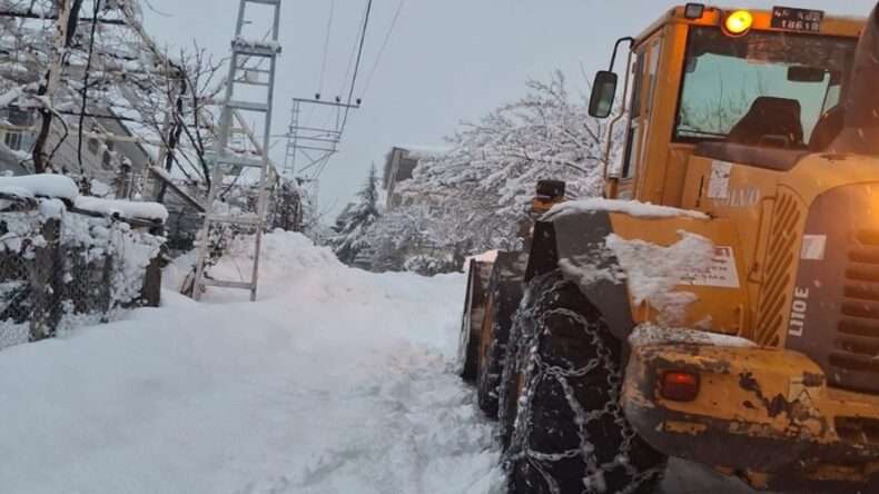 Büyükşehir Kar Mesaisini Sürdürüyor; Ekiplerden Kesintisiz Çalışma