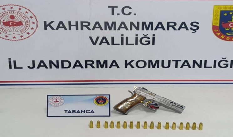 Jandarma, aranan şahıslara göz açtırmıyor.