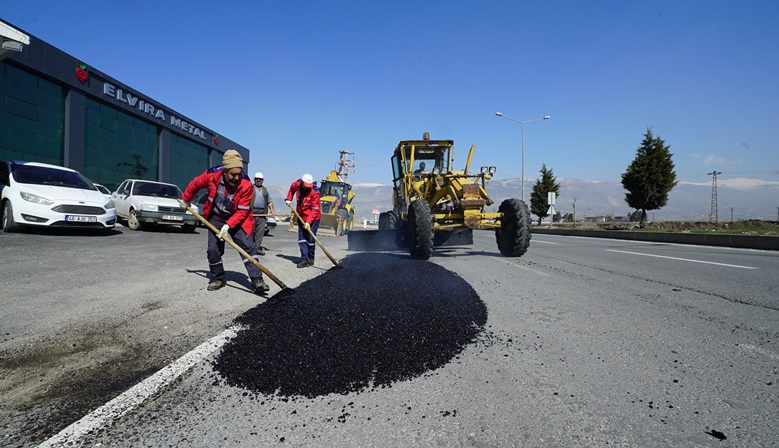 Büyükşehir, Yol İyileştirmelerini Aralıksız Sürdürüyor.