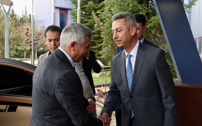 Vali Ünlüer’den Rektör Okumuş’a Hayırlı Olsun Ziyareti.