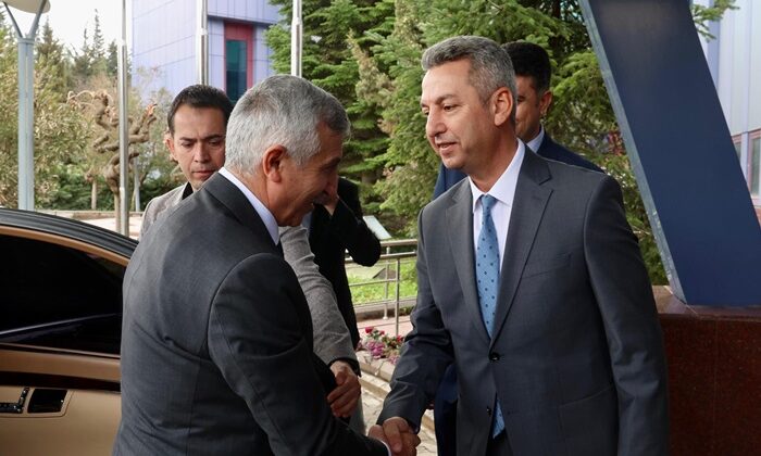 Vali Ünlüer’den Rektör Okumuş’a Hayırlı Olsun Ziyareti.