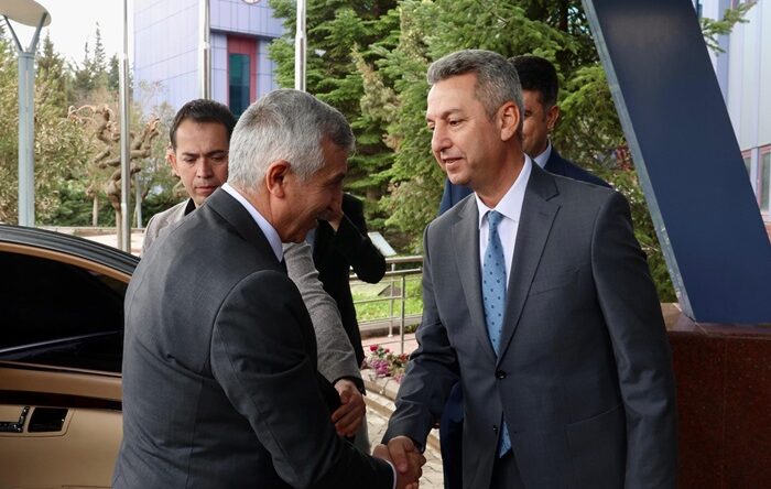 Vali Ünlüer’den Rektör Okumuş’a Hayırlı Olsun Ziyareti.