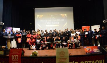 KSÜ Yönetimi TEKNOFEST Başarısını Paylaşan Öğrencilerin Ödül Törenine Katıldı.