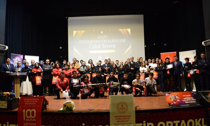 KSÜ Yönetimi TEKNOFEST Başarısını Paylaşan Öğrencilerin Ödül Törenine Katıldı.
