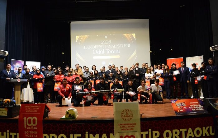 KSÜ Yönetimi TEKNOFEST Başarısını Paylaşan Öğrencilerin Ödül Törenine Katıldı.