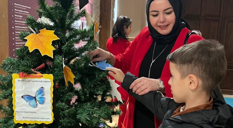 ELBİSTAN ŞEHİR MÜZESİNDE DÜNYA OTİZM FARKINDALIK GÜNÜNDE ‘’FARKLI ELLER, AYNI GÖKYÜZÜ’’ ETKİNLİĞİ