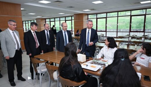 KSÜ Rektörü Prof. Dr. İbrahim Taner Okumuş Öğrencilerle Yemekte Buluştu.