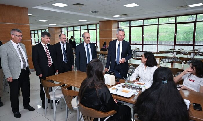 KSÜ Rektörü Prof. Dr. İbrahim Taner Okumuş Öğrencilerle Yemekte Buluştu.