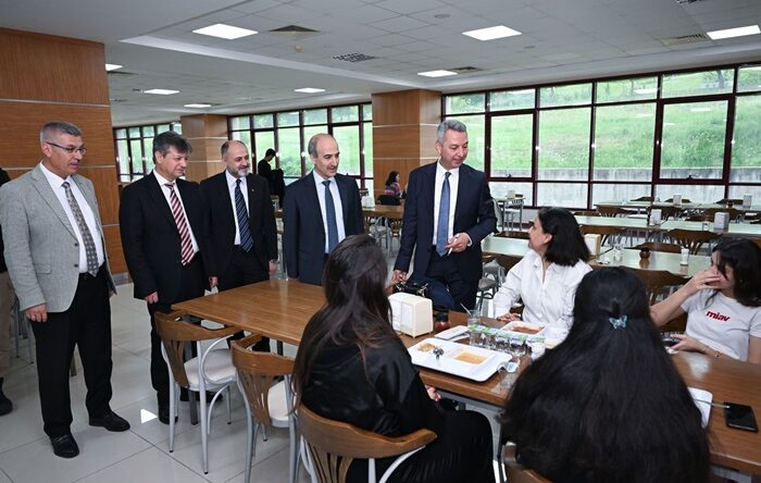 KSÜ Rektörü Prof. Dr. İbrahim Taner Okumuş Öğrencilerle Yemekte Buluştu.