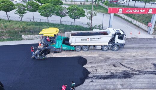 Büyükşehir, Elbistan Devlet Hastanesi Yolunu Sıcak Asfaltla Kaplıyor.