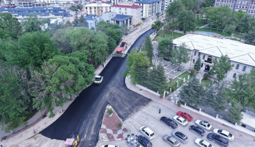 Büyükşehir, Elbistan Pınarbaşı Caddesi’nde Asfalt Serimine Başladı.