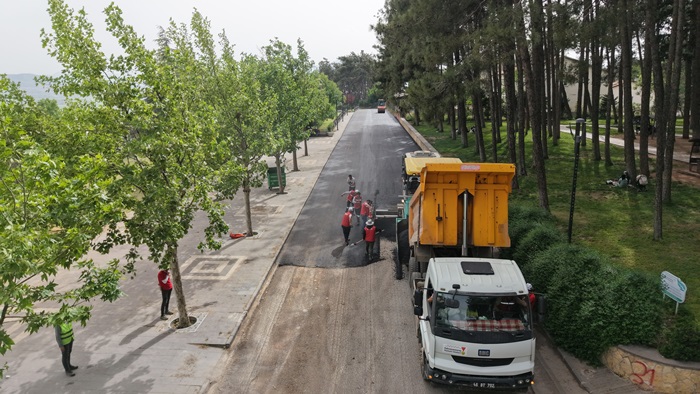 Büyükşehir, Hacı Bayram Veli Mahallesi’nde 31015. Sokak’ı Sıcak Asfaltla Buluşturuyor.