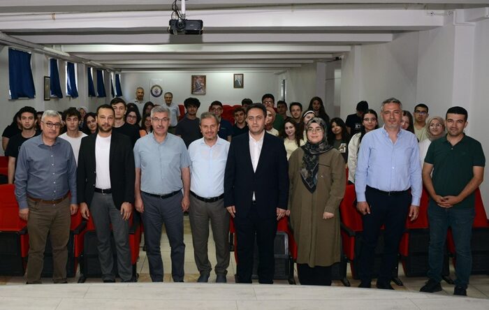 Bilim Kafe’de Geleceğin Meslekleri ve Yapay Zekâ Konuşuldu.