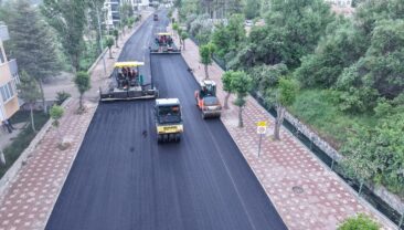 Büyükşehir’den Elbistan Pınarbaşı Caddesi’nde Kesintisiz Asfalt Mesaisi.