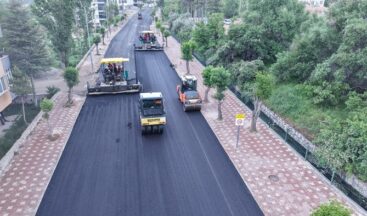 Büyükşehir’den Elbistan Pınarbaşı Caddesi’nde Kesintisiz Asfalt Mesaisi.