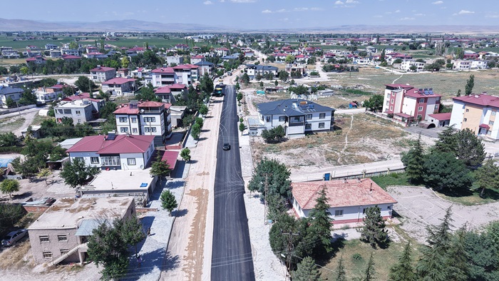 Büyükşehir, Elbistan’daki Tepebaşı Caddesi’nde Asfalt Mesaisine Başladı.