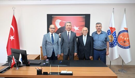 İnsan ve Toplum Bilimleri Fakültesinde Dekanlık Devir Teslimi Gerçekleşti.