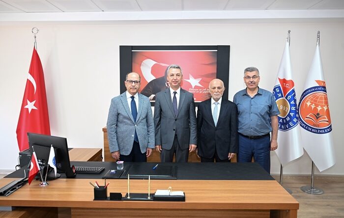 İnsan ve Toplum Bilimleri Fakültesinde Dekanlık Devir Teslimi Gerçekleşti.