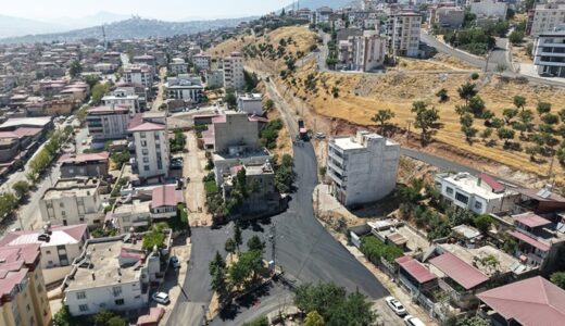 Büyükşehir, Dulkadiroğlu Aslanbey’de Asfalt Mesaisini Durmaksızın Sürdürüyor.
