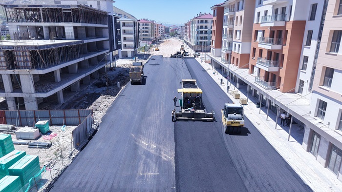 Büyükşehir, Elbistan’ın Caddelerini Yeniliyor.