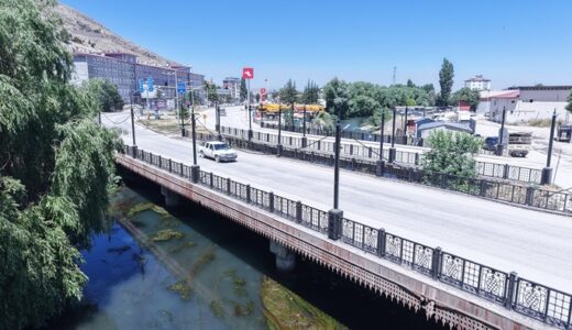 Elbistan’daki Köprüler Büyükşehir’in Dokunuşuyla Yenileniyor.