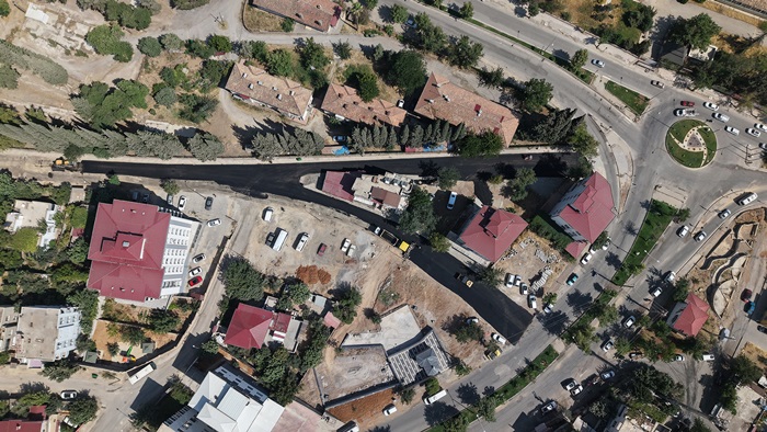 Büyükşehir, Mükremin Halil Caddesi’nde Asfalt Mesaisini Başlattı.