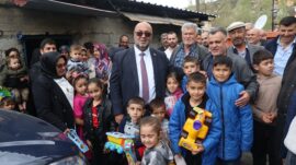 YÜZ YÜZE 100. MAHALLEDE: BAŞKAN AKPINAR GÖNÜLLERE DOKUNAN BULUŞMALARINI SÜRDÜRÜYOR.