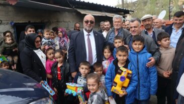 YÜZ YÜZE 100. MAHALLEDE: BAŞKAN AKPINAR GÖNÜLLERE DOKUNAN BULUŞMALARINI SÜRDÜRÜYOR.